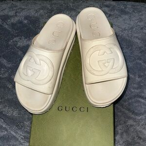Authentic Gucci GG Rubber Sandals SZ 39 / US 9 - white womens